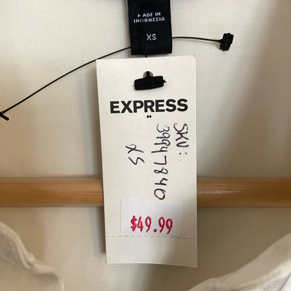 NWT Express Portofino crème color button down blouse top with tie front - Picture 4 of 11